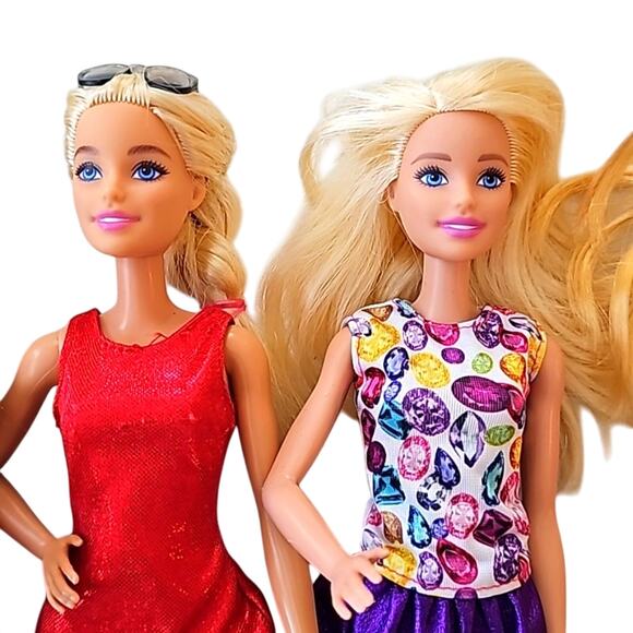 Lot of Five Blonde Haired Barbie's Four Blue Eyed One Brown Eyed All Have Outfit - Picture 4 of 12